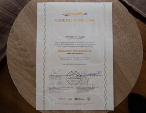 Zertifikat – Simone Schöggl, Aromapraxis